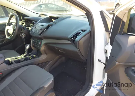 2017 Ford Escape S z USA, uszkodzony, nr VIN 1FMCU0F70HUF00116